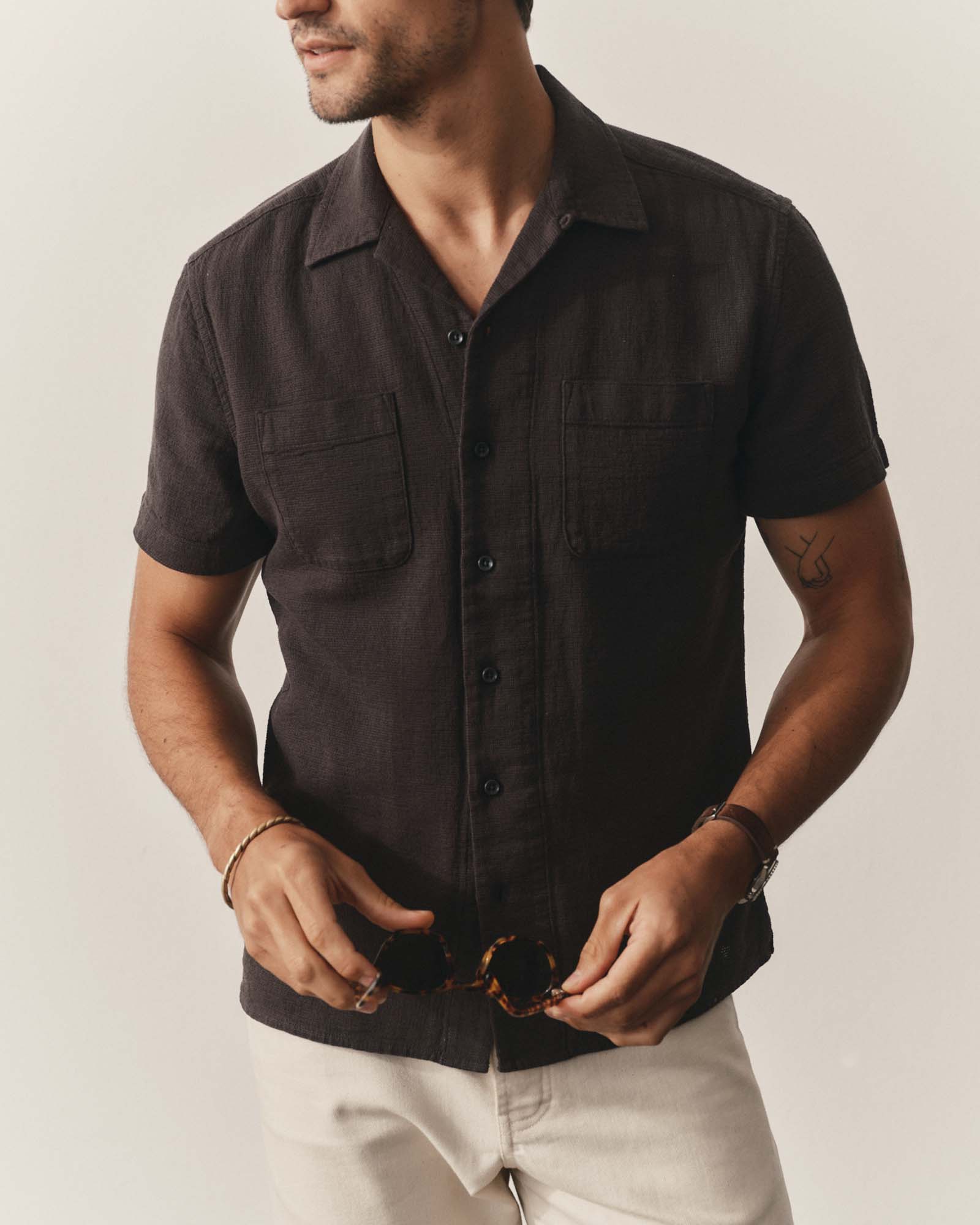 The Conrad Shirt in Faded Black Linen - Image 2